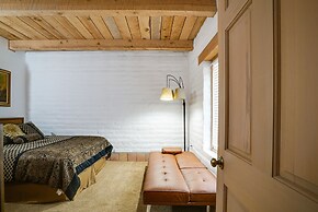 Las Cruces Home 'La Casa Blanca' w/ Courtyard