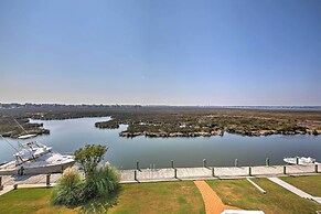 Manteo Waterfront Resort Home w/ 30-ft Dock!
