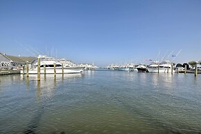Manteo Waterfront Resort Home w/ 30-ft Dock!