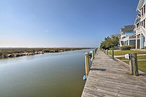 Manteo Waterfront Resort Home w/ 30-ft Dock!