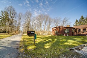 Charming Pymatuning Lake House Near Park & Beach