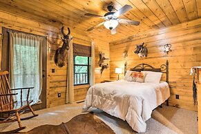 Secluded Northwest Arkansas Cabin: Fire Pit & Deck