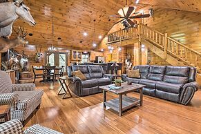 Secluded Northwest Arkansas Cabin: Fire Pit & Deck