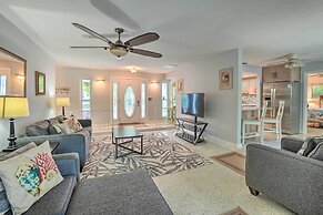 Vibrant Largo Home: Heated Pool, Lake Views!