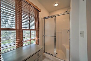 Woodsy Smoky Mtn Hideaway w/ Grill & Views!