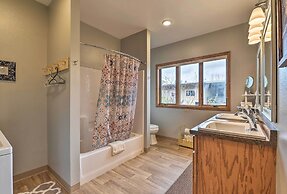 Large Ten Sleep Home on Main St, 10 Mins to Canyon