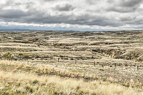 Large Ten Sleep Home on Main St, 10 Mins to Canyon