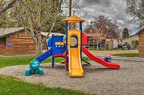 Large Ten Sleep Home on Main St, 10 Mins to Canyon