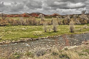 Large Ten Sleep Home on Main St, 10 Mins to Canyon
