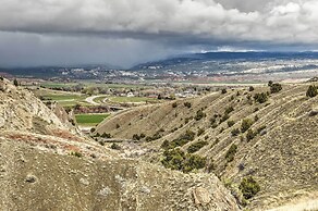 Large Ten Sleep Home on Main St, 10 Mins to Canyon