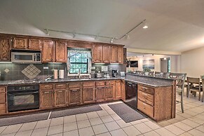 13 Mi to Hot Springs: Serene Royal Home w/ Deck!