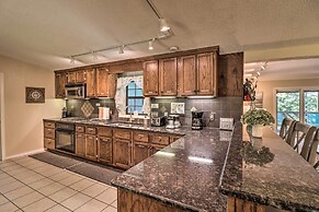 13 Mi to Hot Springs: Serene Royal Home w/ Deck!