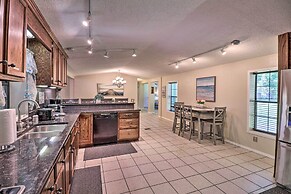 13 Mi to Hot Springs: Serene Royal Home w/ Deck!