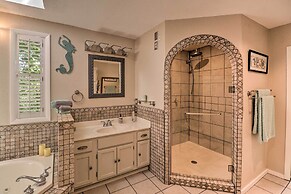 13 Mi to Hot Springs: Serene Royal Home w/ Deck!