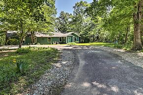 13 Mi to Hot Springs: Serene Royal Home w/ Deck!