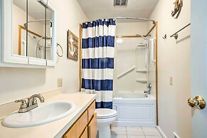 Pet-friendly North Bend Home w/ Bay Views!