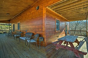 Decks & Panoramic Views: Rustic Sparta Cabin