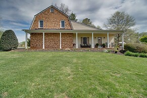 Pet-friendly Cottage With Game Room & Fire Pit!