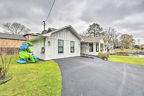 Boat Dock & Kayaks: Waterfront Hot Springs Home!