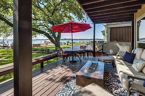 Lakefront Montgomery Home w/ Porch & Dock!