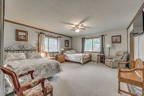 House of Angels Retreat w/ Deck Near Winter Park