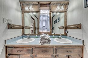 House of Angels Retreat w/ Deck Near Winter Park