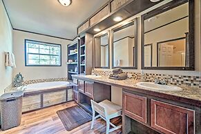 Calm Retreat w/ Ponds ~ 12 Mi to Somerville Lake