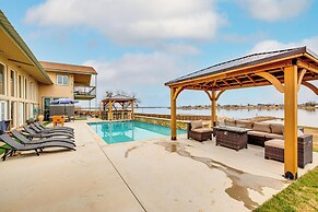 Lakefront Wichita Falls Home w/ Pool & Hot Tub