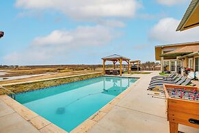 Lakefront Wichita Falls Home w/ Pool & Hot Tub