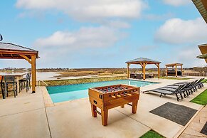 Lakefront Wichita Falls Home w/ Pool & Hot Tub