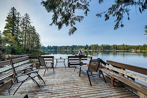 Bremerton Vacation Rental w/ Hot Tub & Lake Access