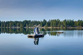 Bremerton Vacation Rental w/ Hot Tub & Lake Access