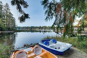 Bremerton Vacation Rental w/ Hot Tub & Lake Access