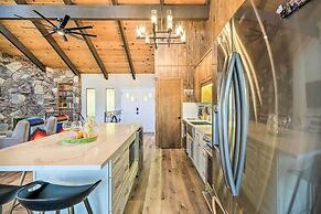 Pine Mountain Cabin w/ Hot Tub, 2 Mins to Marina!