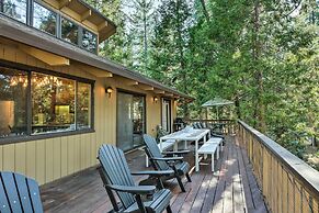Pine Mountain Cabin w/ Hot Tub, 2 Mins to Marina!