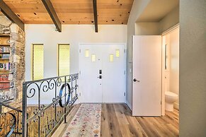 Pine Mountain Cabin w/ Hot Tub, 2 Mins to Marina!