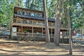 Pine Mountain Cabin w/ Hot Tub, 2 Mins to Marina!
