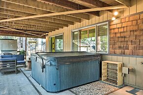Pine Mountain Cabin w/ Hot Tub, 2 Mins to Marina!
