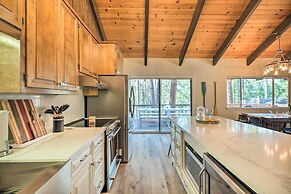 Pine Mountain Cabin w/ Hot Tub, 2 Mins to Marina!