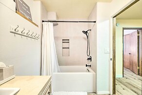 Pine Mountain Cabin w/ Hot Tub, 2 Mins to Marina!