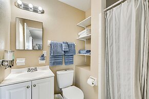 10 Mi to Dtwn Ocala: Dog-friendly Home w/ Fire Pit