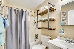 10 Mi to Dtwn Ocala: Dog-friendly Home w/ Fire Pit