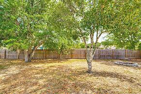 10 Mi to Dtwn Ocala: Dog-friendly Home w/ Fire Pit