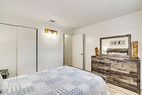 10 Mi to Dtwn Ocala: Dog-friendly Home w/ Fire Pit