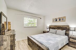 10 Mi to Dtwn Ocala: Dog-friendly Home w/ Fire Pit