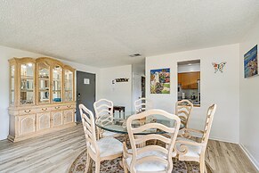 10 Mi to Dtwn Ocala: Dog-friendly Home w/ Fire Pit