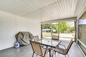 10 Mi to Dtwn Ocala: Dog-friendly Home w/ Fire Pit