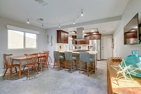 Theater Room & Pool Deck: Retreat in Palm Desert!