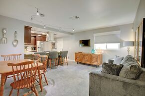 Theater Room & Pool Deck: Retreat in Palm Desert!