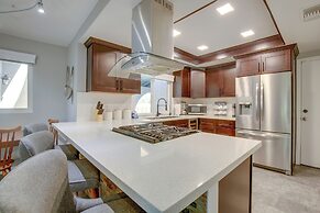 Theater Room & Pool Deck: Retreat in Palm Desert!